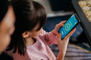Interacción redes sociales y la comunicación en los niños Interacción redes sociales y la comunicación en los niños