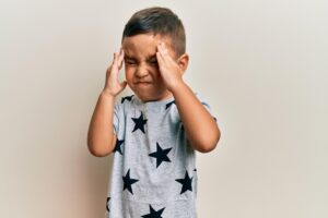 Rincón de calma con elementos sensoriales para niños