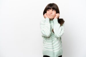 Terapia infantil en acción ayudando a los niños a gestionar sus emociones