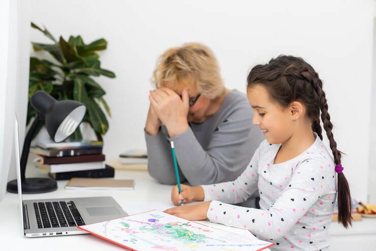 Trabajando con niña con dificultades de aprendizaje
