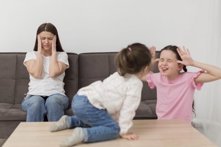 madre tratando de gestionar desbordes emocionales en la de las niñas